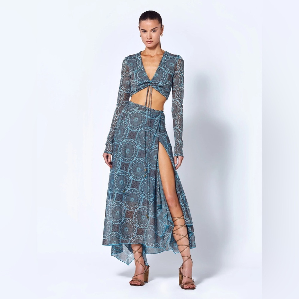 Alexis Rizari Top and Mist Skirt Set in blue paisley SMALL